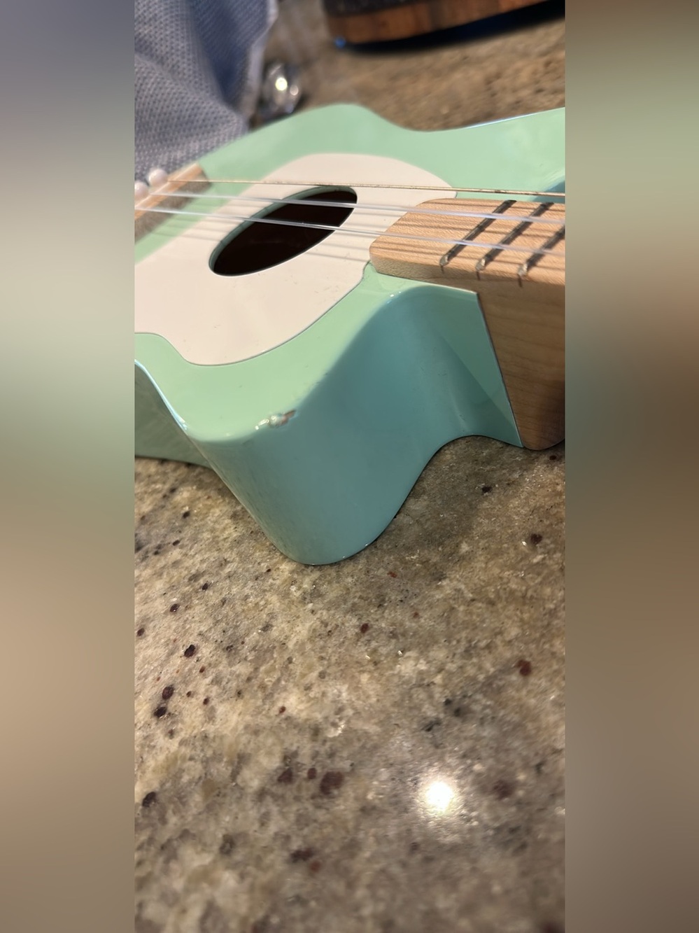 Loog mini acoustic guitar - Picture 3 of 4